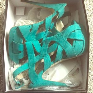 🎉WORN ONCE ALMOST BRAND NEW🎉 Teal/Green Heel